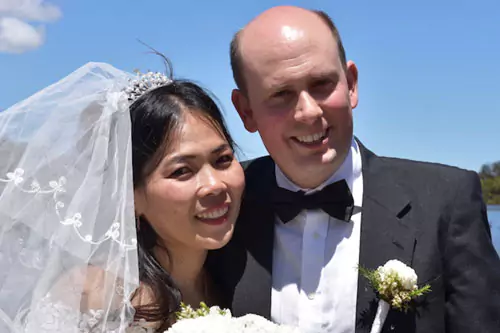 成熟した男性と日本人女性