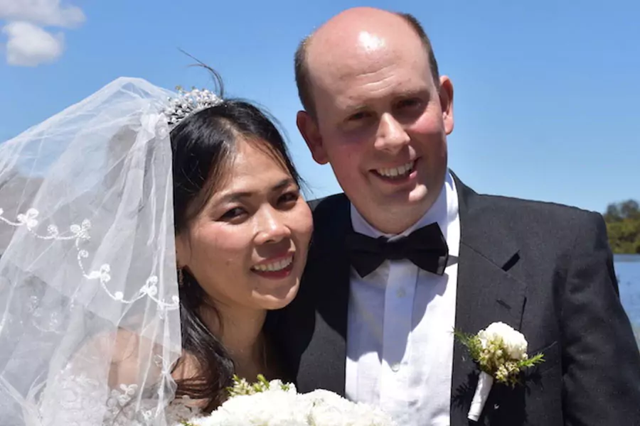 成熟した男性と日本人女性