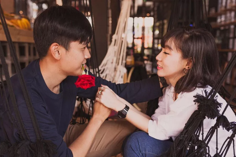 結婚のメリットと平和のための交際