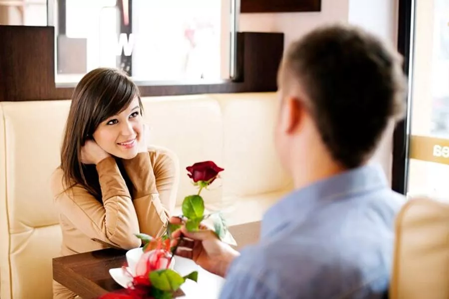 将来の結婚を共に計画するカップル